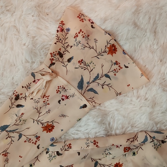 List soft pink floral blouse. Peterson collar. Size small - Picture 5 of 7